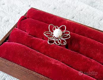 Anello Regolabile in Acciaio Inox – Fiore con Piet