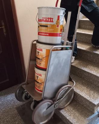 Carrello saliscale elettrico a batteria