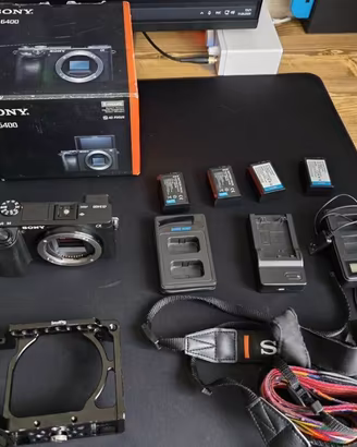 Sony A6400 Pari al Nuovo + 4 Batterie + Cage