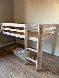 Letto rialzato con scivolo bambini