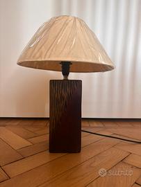 Lampada da tavolo in legno