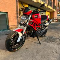 Ducati Monster 696