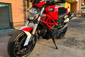 Ducati Monster 696