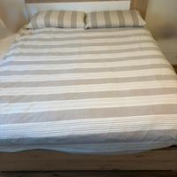 Letto matrimoniale con rete e box contenitore