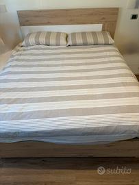 Letto matrimoniale con rete e box contenitore