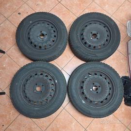 4 cerchi Fiat Grande Punto con gomme invernali