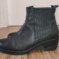 Stivaletto donna con elastico. Pelle nero. n.38