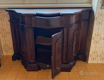 Credenza madia sagomata in stile rustico