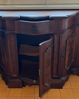 Credenza madia sagomata in stile rustico
