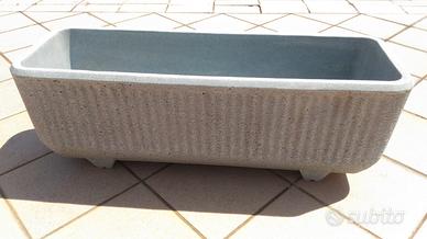 Una fioriera euro3plast millerighe effetto granito