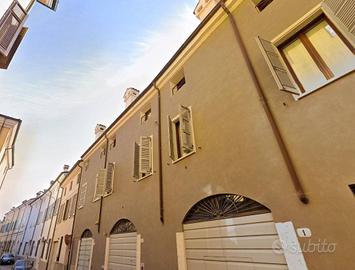 Casa indipendente di 400 m² con più di 5 locali e 