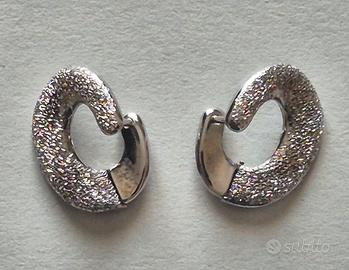 Orecchini in argento.
Argento 925.