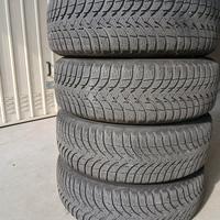 Pneumatici invernali 185/60 R15 con cerchio 