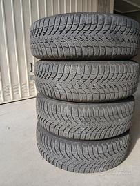 Pneumatici invernali 185/60 R15 con cerchio 