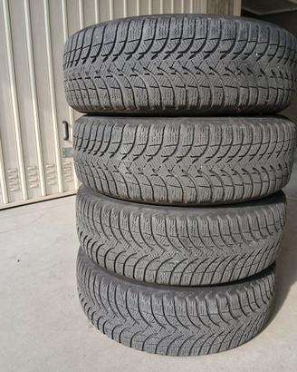Pneumatici invernali 185/60 R15 con cerchio 