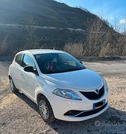 Lancia Ypsilon 1.2 69cv