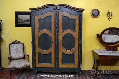 Antico armadio laccato piemontese