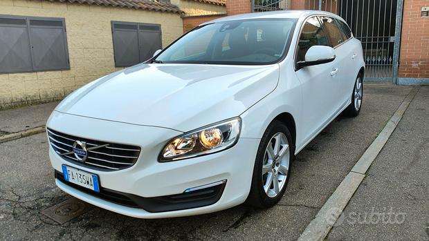 VOLVO V60 D4 Momentum AWD (4X4) Geartronic