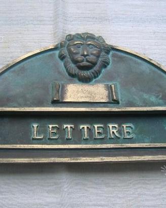 Frontale buca lettere