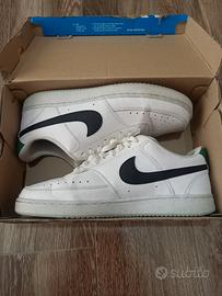 Nike 42.5 logo nero e verde 