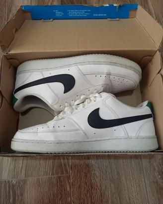 Nike 42.5 logo nero e verde 