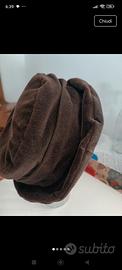 cappello donna marrone di  velluto 