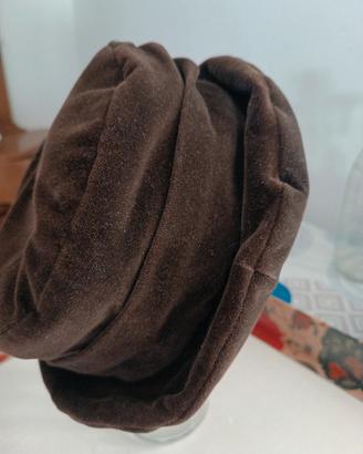 cappello donna marrone di  velluto 