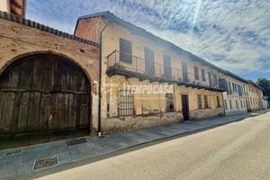 CASA DI CORTE DA RISTRUTTURARE - POSSIBILITÀ' DI R