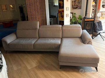 Divano con Chaise Longue nuovo