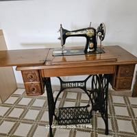 Macchina da cucire antica