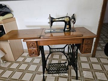 Macchina da cucire antica