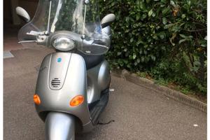 Splendida Vespa ET2 50cc