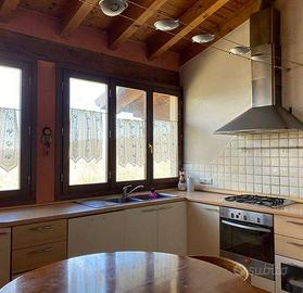 Villa di 200 m² con più di 5 locali a Polinago