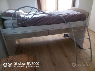 Letto triplo estraibile. 