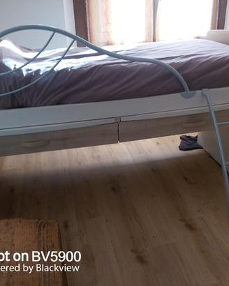 Letto triplo estraibile. 