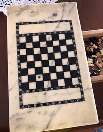 Dama in ceramica antica