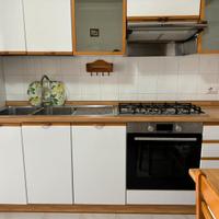 Cucina moderna lineare.