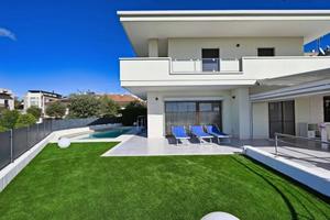 Villa di 150 m² con più di 5 locali e box auto dop