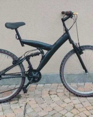 Mountain bike  ammortizzata ruote r.26