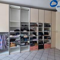 Arredamento completo per negozio di abbigliamento