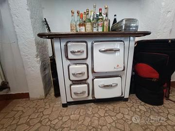 Stufa a legna antica /cucina economica