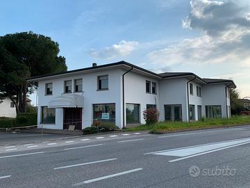 Locale commerciale - terreno edificabile