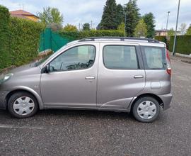 TOYOTA Yaris - 2005