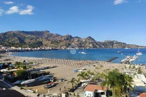 MONOLOCALE A GIARDINI NAXOS