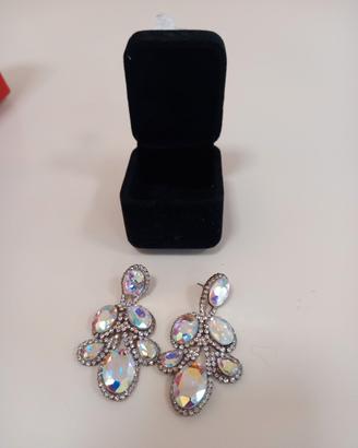 orecchini con brillanti pendenti a grappolo