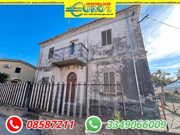 Elegante Villa con Giardino