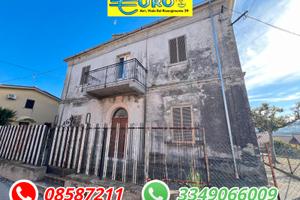 Elegante Villa con Giardino