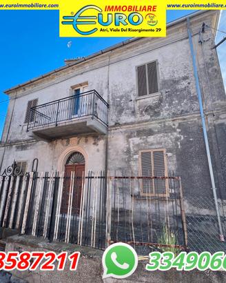 Elegante Villa con Giardino