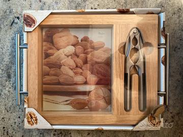 Vassoio per frutta secca con schiaccianoci