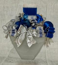 vaso con decorazioni natalizie 